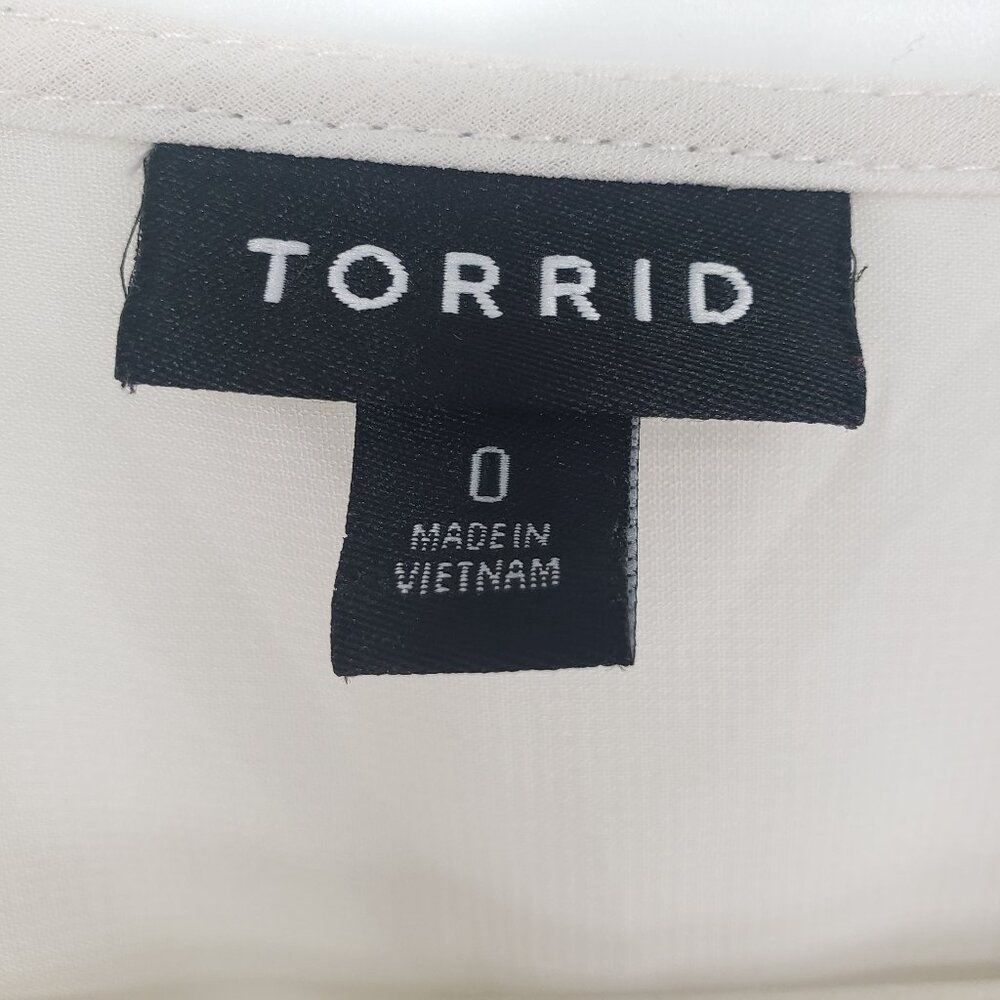 3/$25 422 Torrid Ruffle Top L Surplice V Neck Long Sleeve Blouse Cream Tiered 0 - Picture 4 of 9